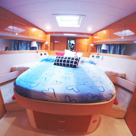 Yacht Πλωτό κατάλυμα *