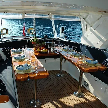 Πλωτό κατάλυμα Yacht Προτσίντα