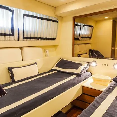 Yacht * Procida