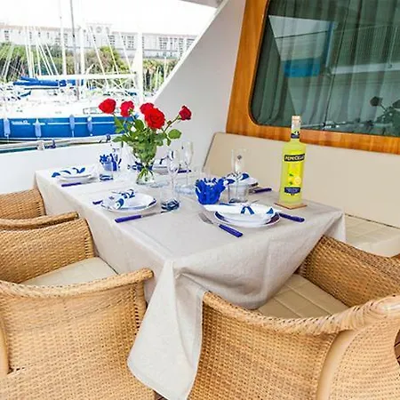 Yacht * Procida